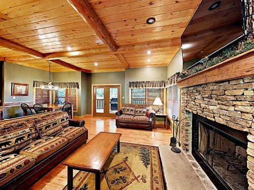 New Listing! ?our Together Place? Custom Cabin Cabin