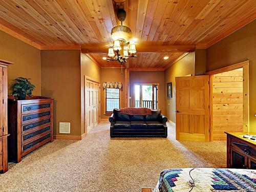 New Listing! ?our Together Place? Custom Cabin Cabin