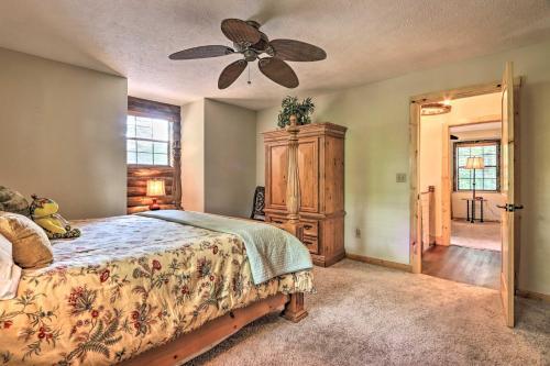 Rustic-chic Cabin With Deck, Hot Tub, Mtn Views!