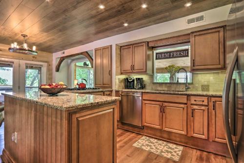 Rustic-chic Cabin With Deck, Hot Tub, Mtn Views!