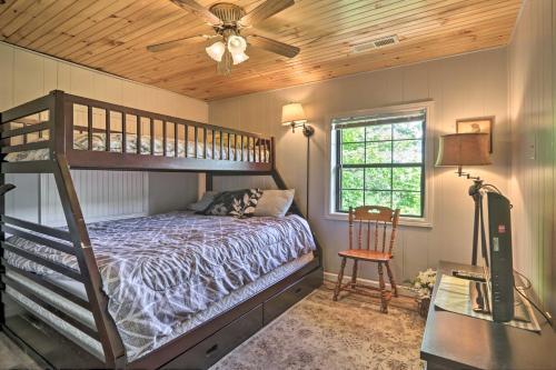 Updated Escape With Deck 4 Mi To Pigeon Forge!