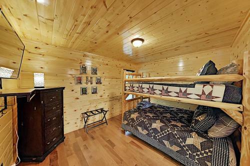 Serenity Together - 2 Mountain Cabins With Hot Tubs Cabin