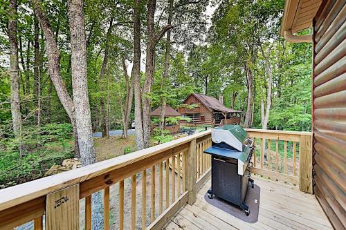 Serenity Together - 2 Mountain Cabins With Hot Tubs Cabin