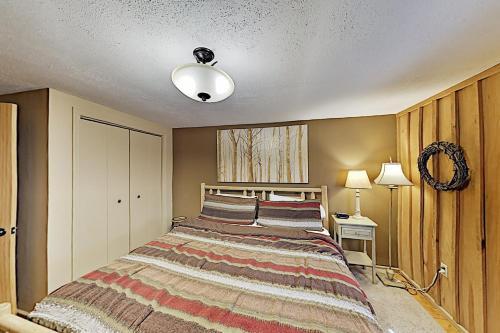 Serenity Together - 2 Mountain Cabins With Hot Tubs Cabin