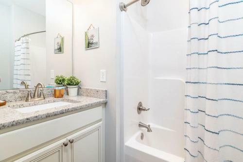Elegant Cades Cove Condo With Community Pool