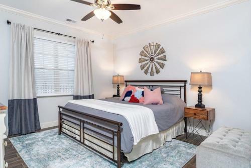 Elegant Cades Cove Condo With Community Pool