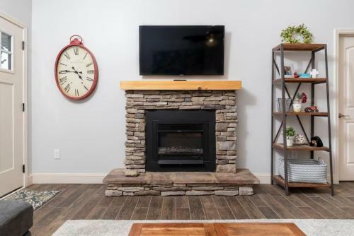 Elegant Cades Cove Condo With Community Pool