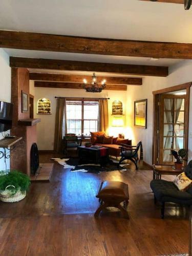 Bed & Breakfast El Viejo Adobe - Across From Sul Ross Campus
