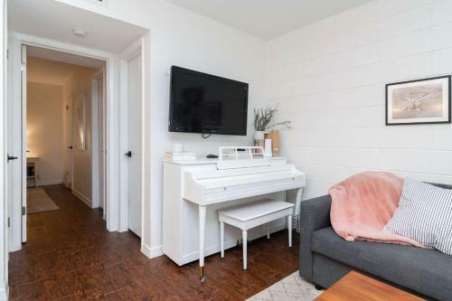 Newning 1br Condo, With Pool