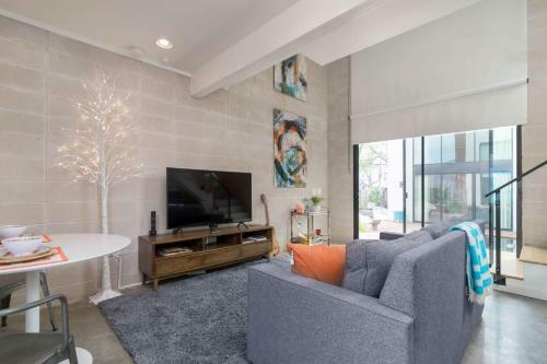 Contemporary Home In Downtown Austin