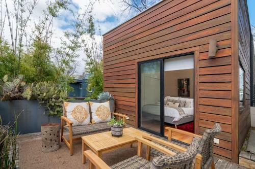 Contemporary Home In Downtown Austin