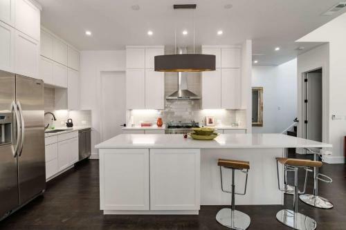 East Elizabeth St Main Home