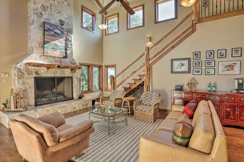 Riverfront Home With Shaded Porch And Hottub By Dt Blanco