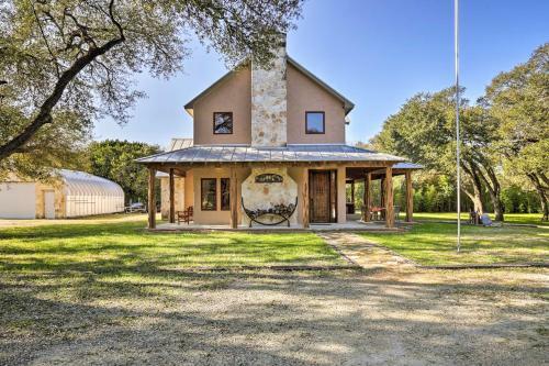 Riverfront Home With Shaded Porch And Hottub By Dt Blanco