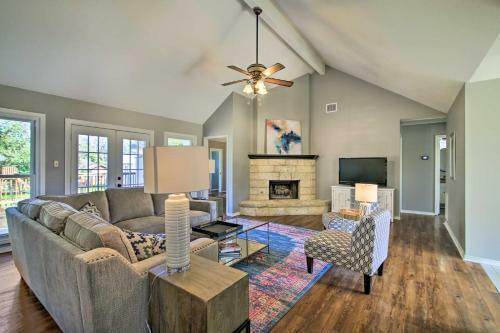 Renovated Home Nestled On Cibolo Creek With Fire Pit