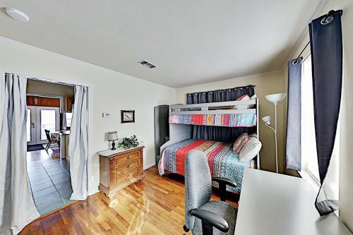Lakefront Cottage With Private Fishing Dock Home