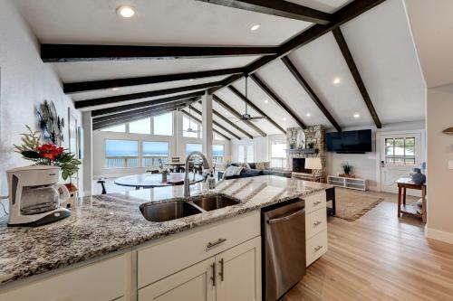 High Bluff Lodge Home