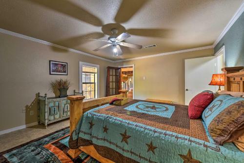Spacious Conroe Home With Foosball And Pool Table!