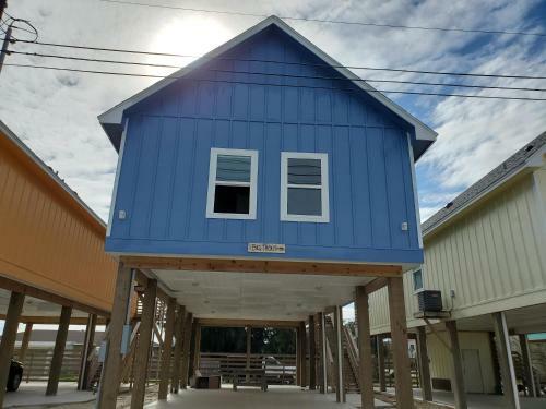Private Fishing Pier With Dock Space! Waterfront Pool! Amazing Views!