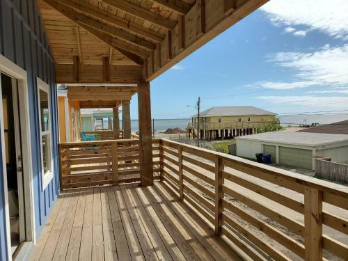 Private Fishing Pier With Dock Space! Waterfront Pool! Amazing Views!