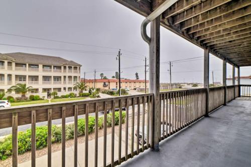 Apartamento Corpus Christi Escape With Community Amenities!