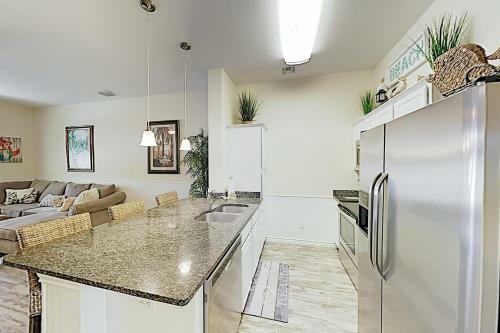 Poolside Beauty With Heated Pool - Steps To Beach Townhouse