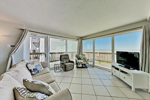 Apartamento Gulfstream Condos - Beachfront Corner Unit, Pool Condo