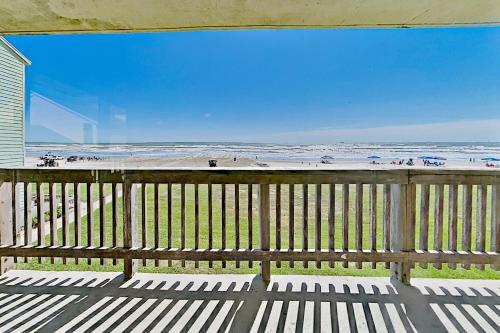 Apartamento Gulfstream Condos - Beachfront Corner Unit, Pool Condo
