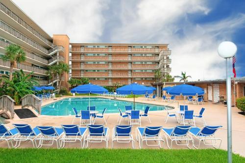 Apartamento Gulfstream Condos - Beachfront Corner Unit, Pool Condo