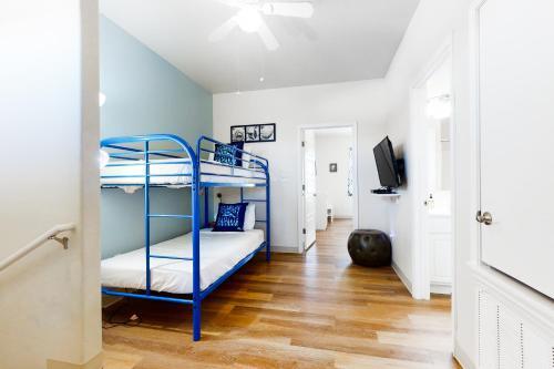 Leeward Bay 15001