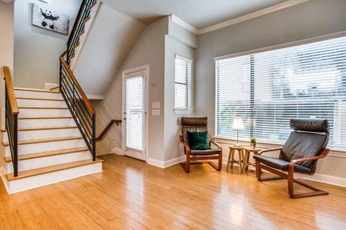 Gorgeous Oak Lawn Townhouse King Beds