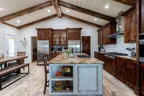 Own The Day Lodge - The Ranch House