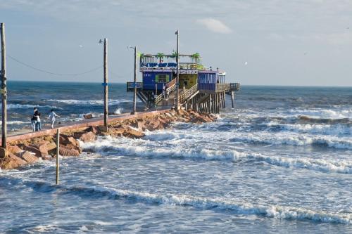 New Listing! Sparkling Beach Home - Walk To Shore Home