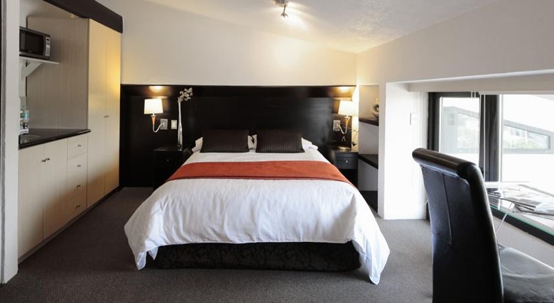 Aztic Hotel And Executive Suites