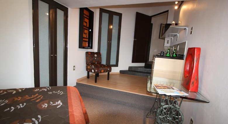 Aztic Hotel And Executive Suites