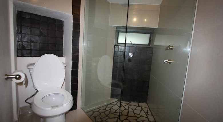 Aztic Hotel And Executive Suites