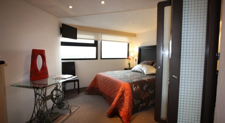Aztic Hotel And Executive Suites