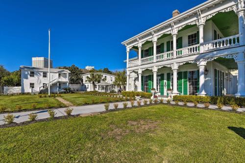 Historic Galveston Apartment - 1 Mi To Beach!