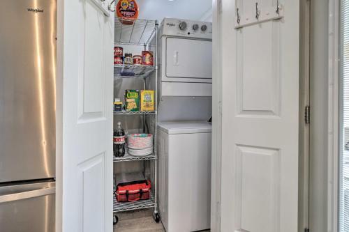 Dog-friendly Galveston Home - Walk To Beach!