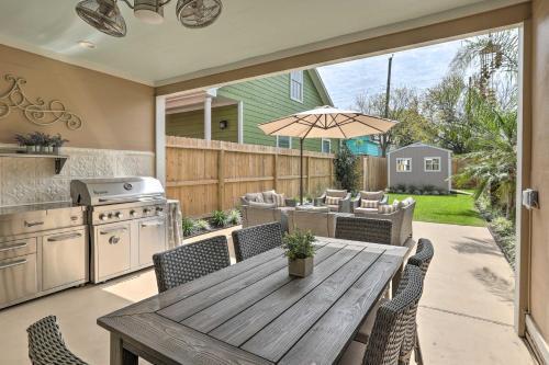 Dog-friendly Galveston Home - Walk To Beach!