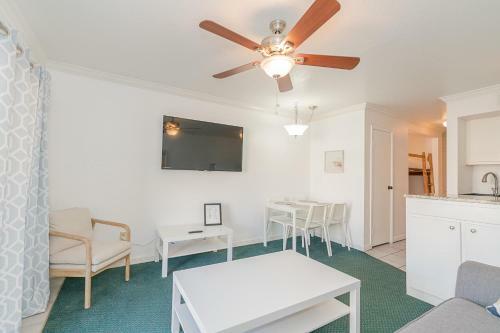 Available Mardi Gras , Updated Beachfront Condo