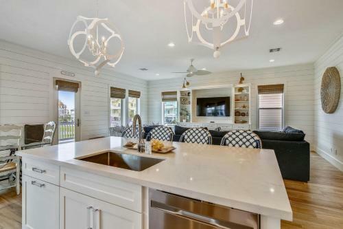 The Conch Castle By Ryson Vacation Rentals