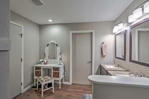 Southern Glen Rose Ranch House - Walk To Downtown!