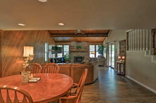 Spacious Lake Granbury Home With Patio And Boat Dock!