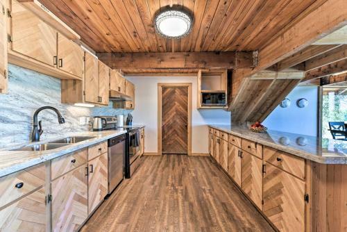 New Riverfront Cedar Cabin- Private Beach And Dock!