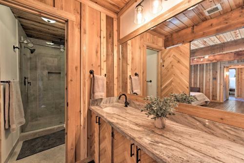 New Riverfront Cedar Cabin- Private Beach And Dock!