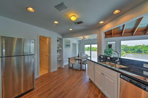 Luxury Home With Pool On San Jacinto Riverfront!
