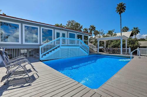 Home With Deck And Dock On San Jacinto River!