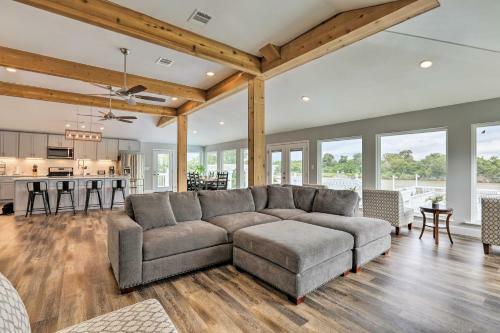 Home With Deck And Dock On San Jacinto River!