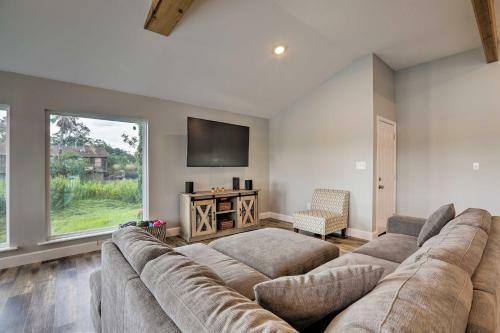 Home With Deck And Dock On San Jacinto River!